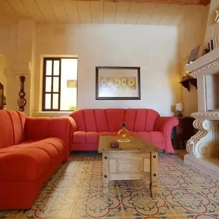 3 Bedroom With Private Pool & Views Tatil Evi Għajnsielem