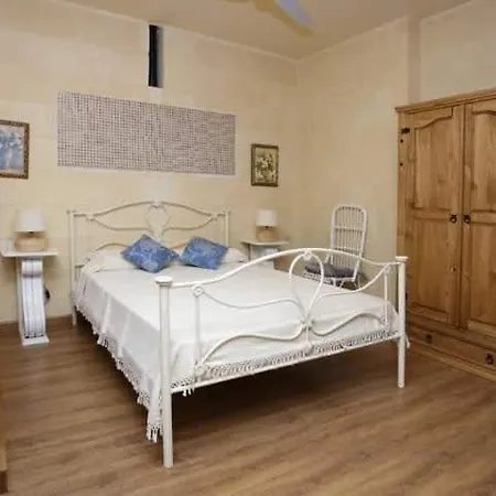3 Bedroom With Private Pool & Views Tatil Evi Għajnsielem