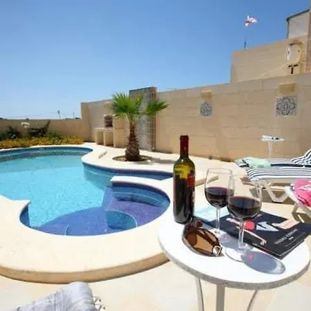 3 Bedroom With Private Pool & Views * Għajnsielem