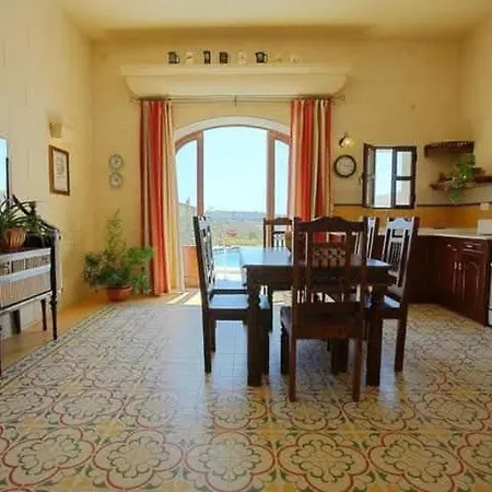 3 Bedroom With Private Pool & Views * Għajnsielem